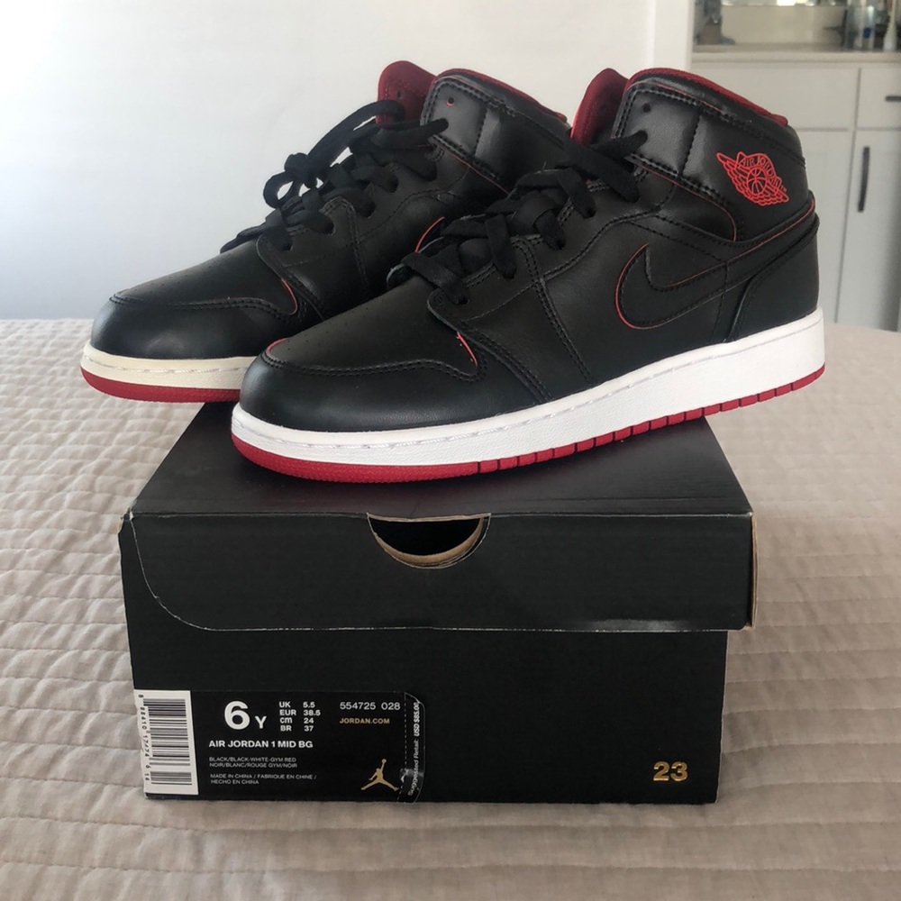 NWT Air Jordan 1 Mid BG Black and Red